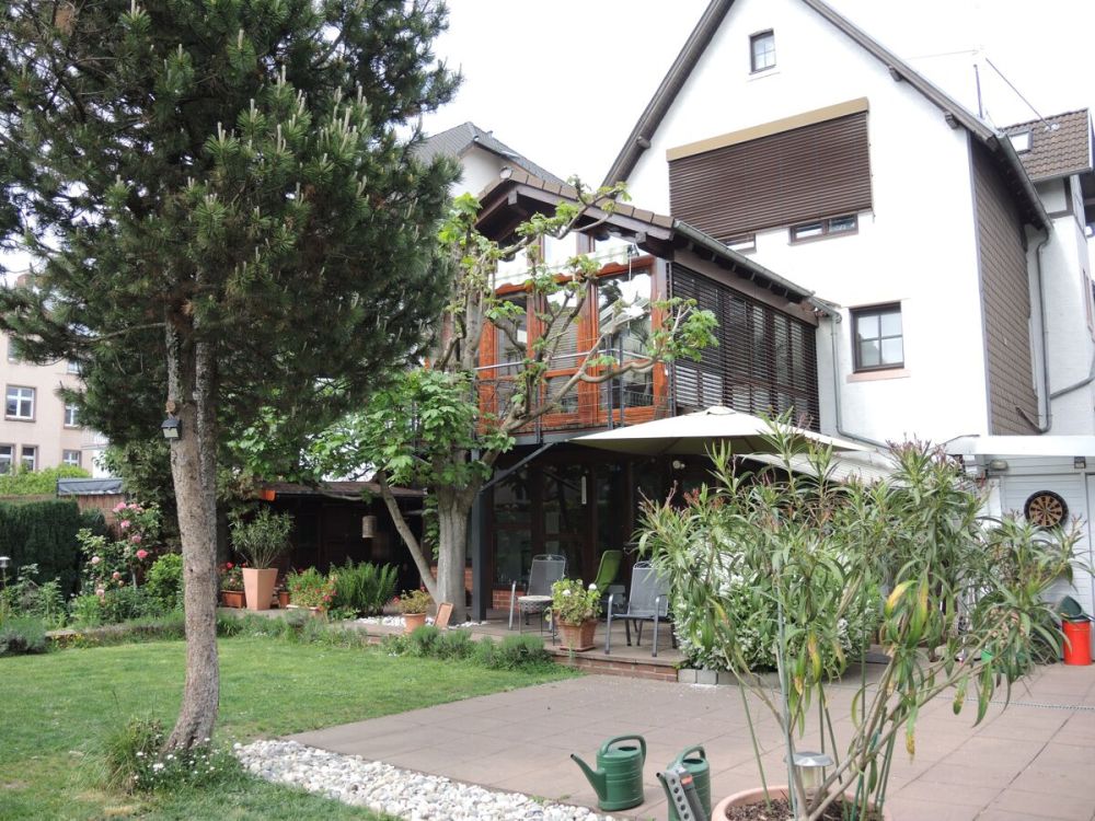 Stilvolle Altbau-Villa in Citylage mit drei Wohneinheiten – klassischer Charme trifft auf moderne Wohnqualität