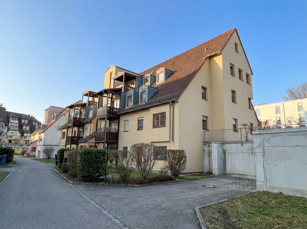 Ihr Mieter ist schon da - Dachgeschoss-Wohnung mit zwei Balkonen in Ansbach (2)