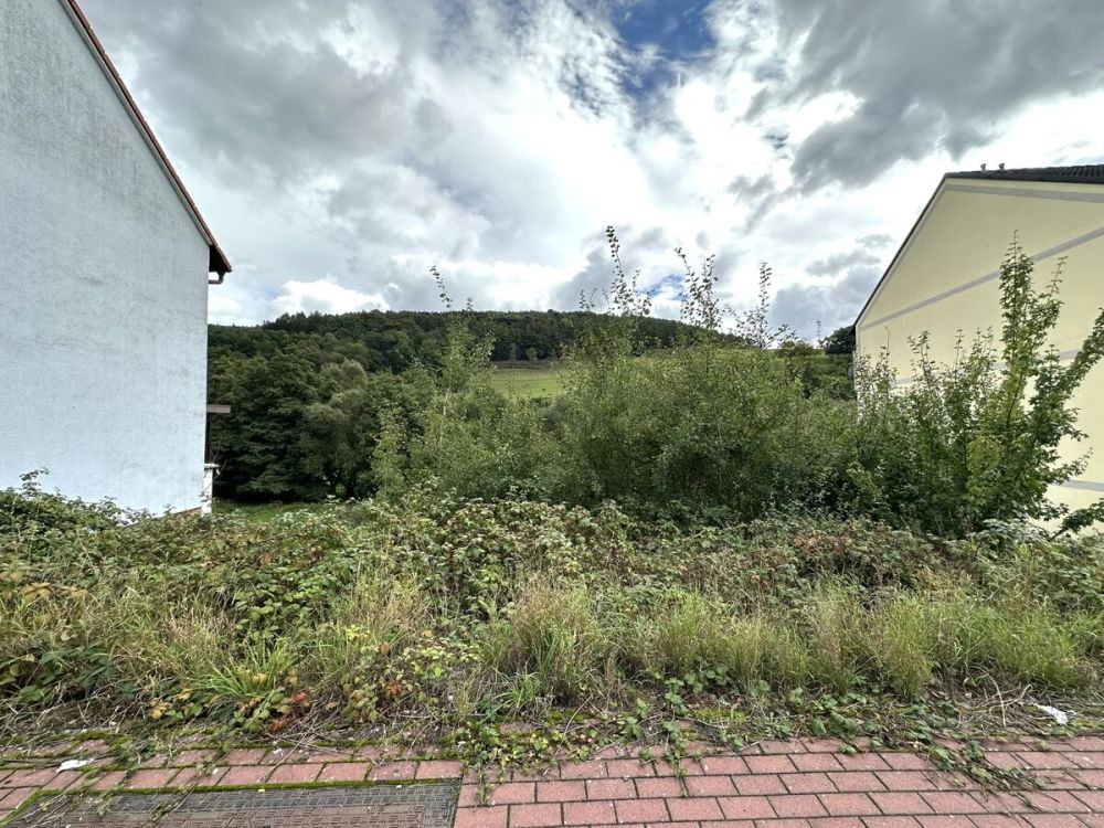 Baugrundstück mit Baugenehmigung für 4-Familienhaus in Heimbuchenthal