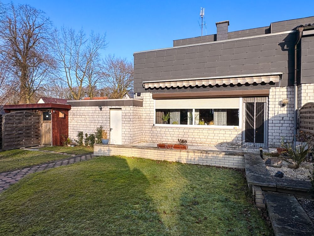 Gartenansicht mit Terrasse