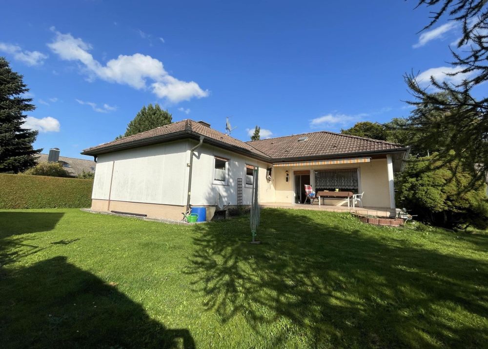 BUNGALOW-FERTIGHAUS AUF ÜBER 1.000 m²