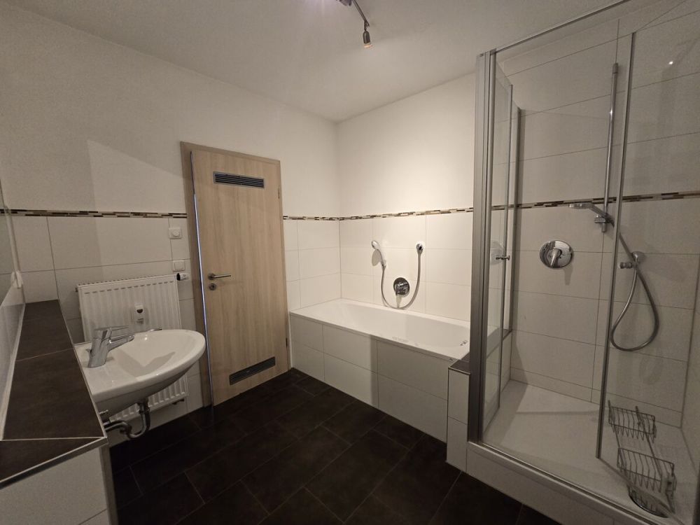 3-Zi.-Wohnung mit Balkon, 
Stellplatz und großzügigem Wohnbereich