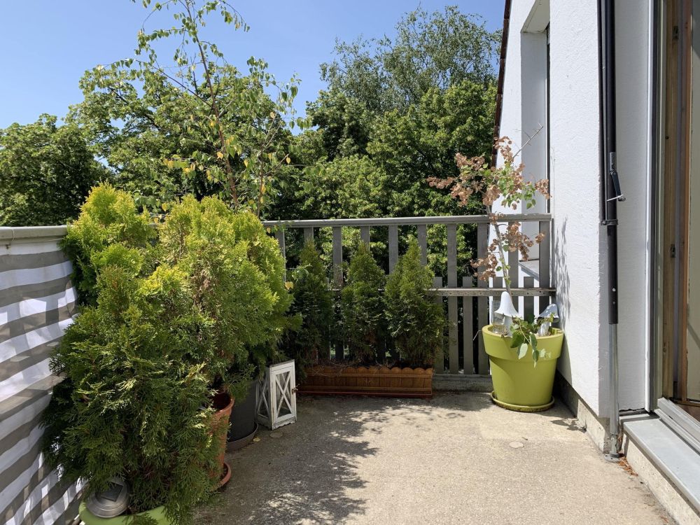 Charmante Dachgeschosswohnung mit Südbalkon und Tiefgaragenstellplatz in Augsburg-Oberhausen