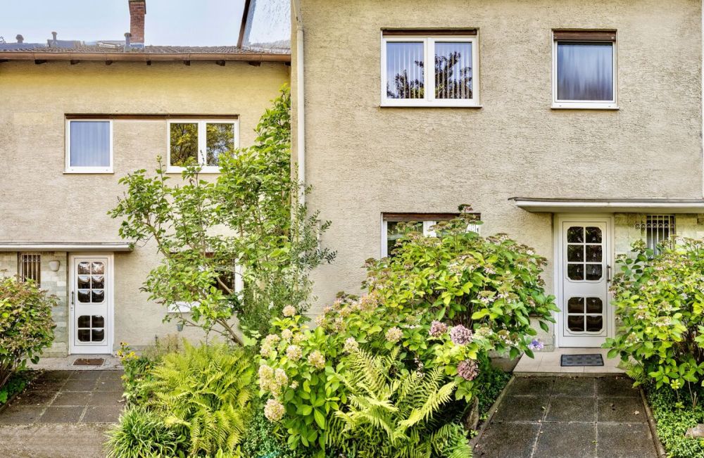 Echte Rarität: 2 Häuser vereint 
Großzügiges Ein- bis Zweifamilienhaus 
mit diversen Möglichkeiten