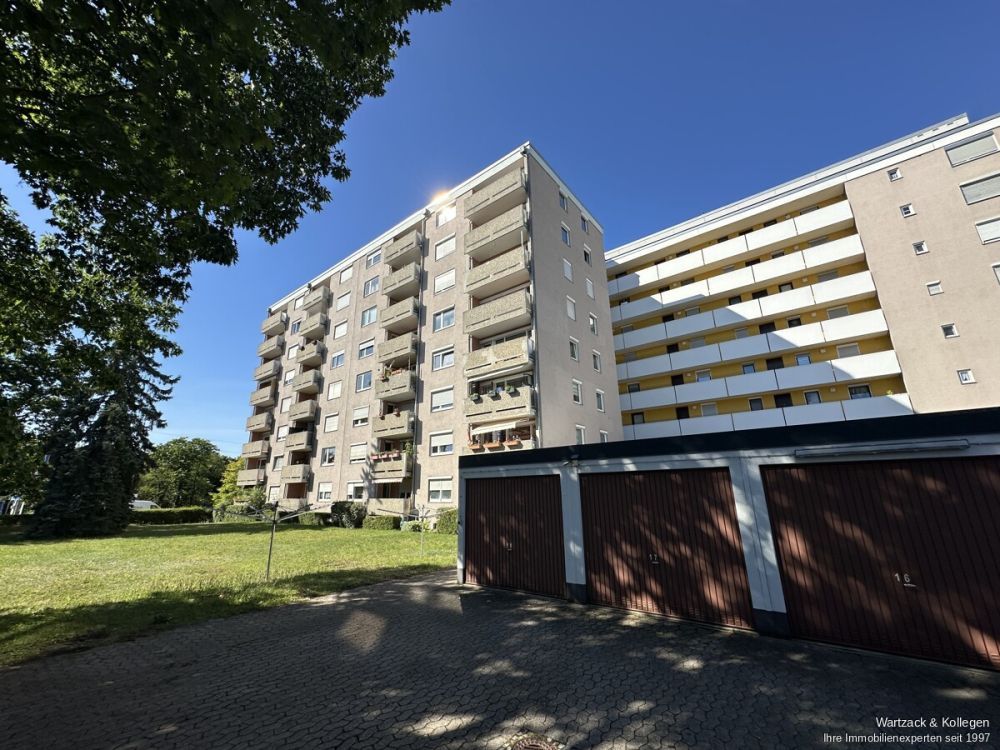 Über den Dächern von Schwaig - 3-Zimmer-Wohnung mit Ausblick, Balkon, Einbauküche und Garage