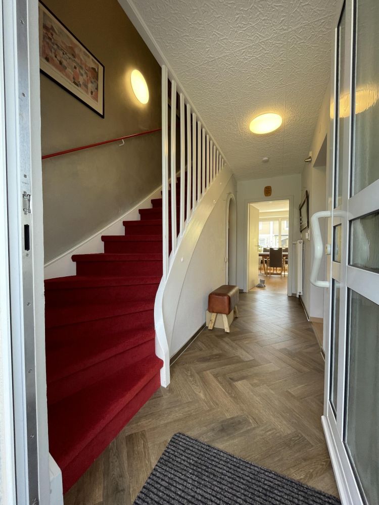 SMARTES MITTELHAUS FÜR DIE KLEINE FAMILIE