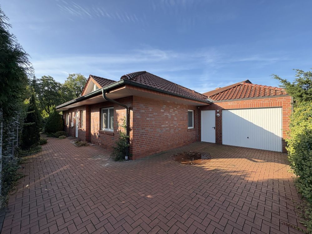 Ruhig gelegen - in zweiter Reihe!
ebenerdiger Bungalow
in zentraler Lage von
Neuenkirchen (2)