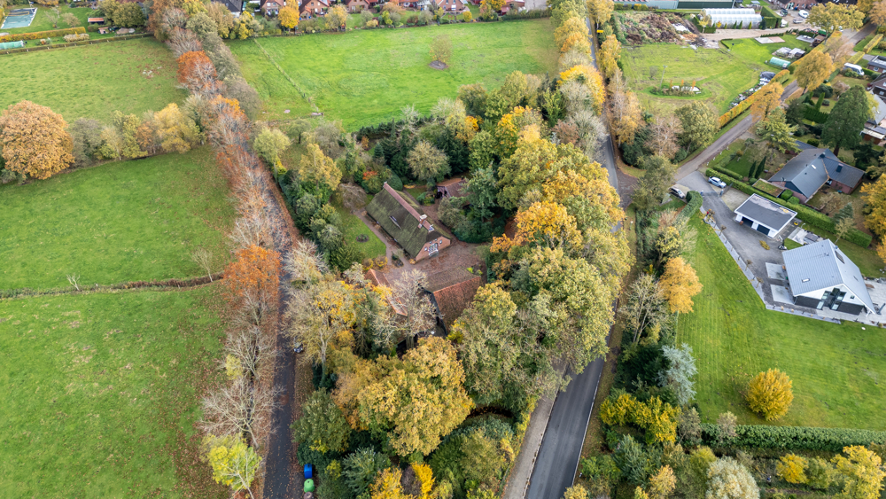 Exklusives und gepflegtes Reetdachanwesen mit Pferdestall in ländlicher Lage von Bad Zwischenahn