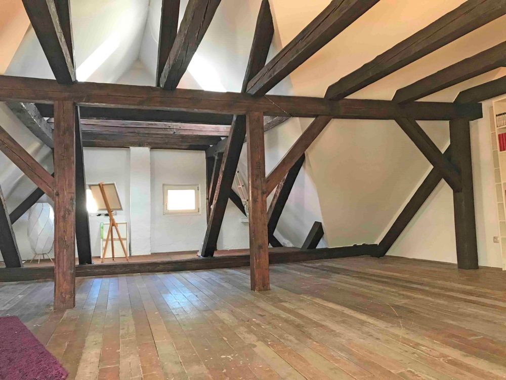 Dachgeschoss mit offenem Spitz als Studio