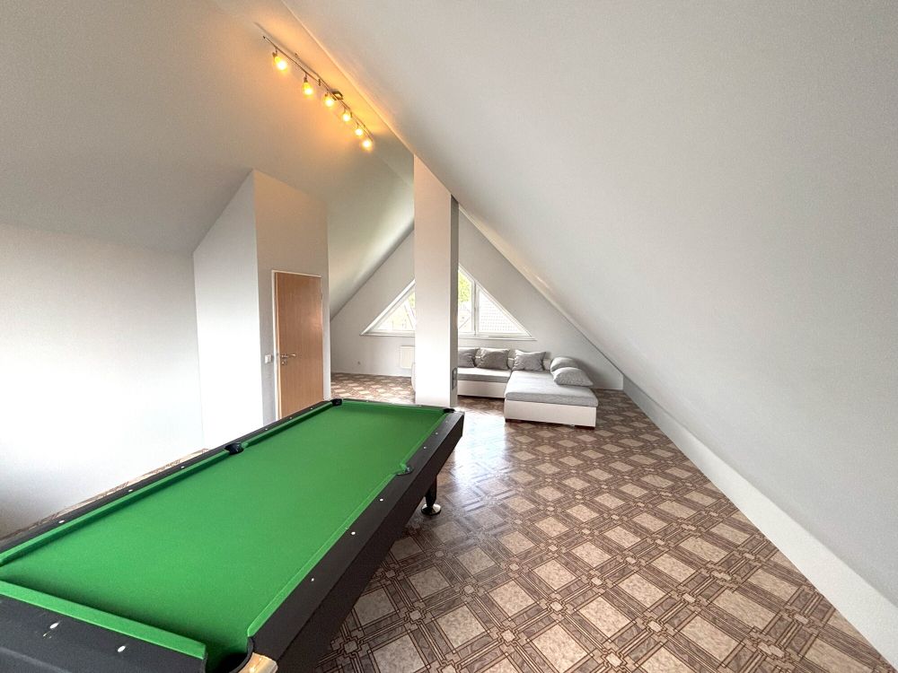 Freistehendes Einfamilienhaus mit repräsentativem Entree + Bürofläche (20)