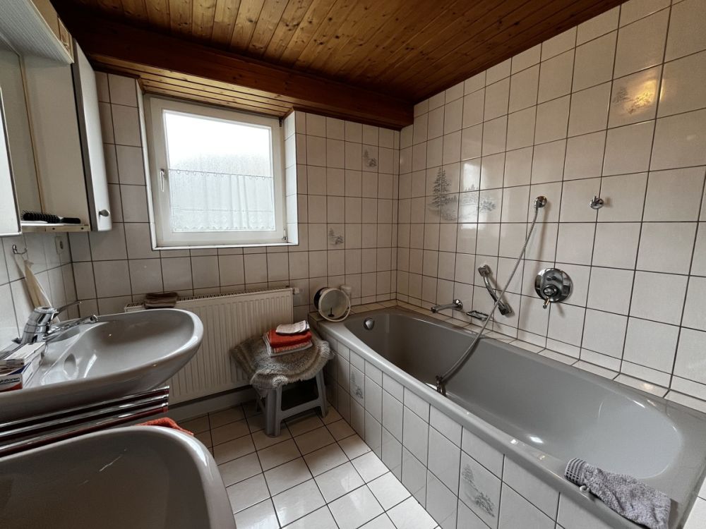 Großzügiges Wohnen in ländlichem Umfeld mit genügend Platz für die ganze Familie und deren Hobbys!