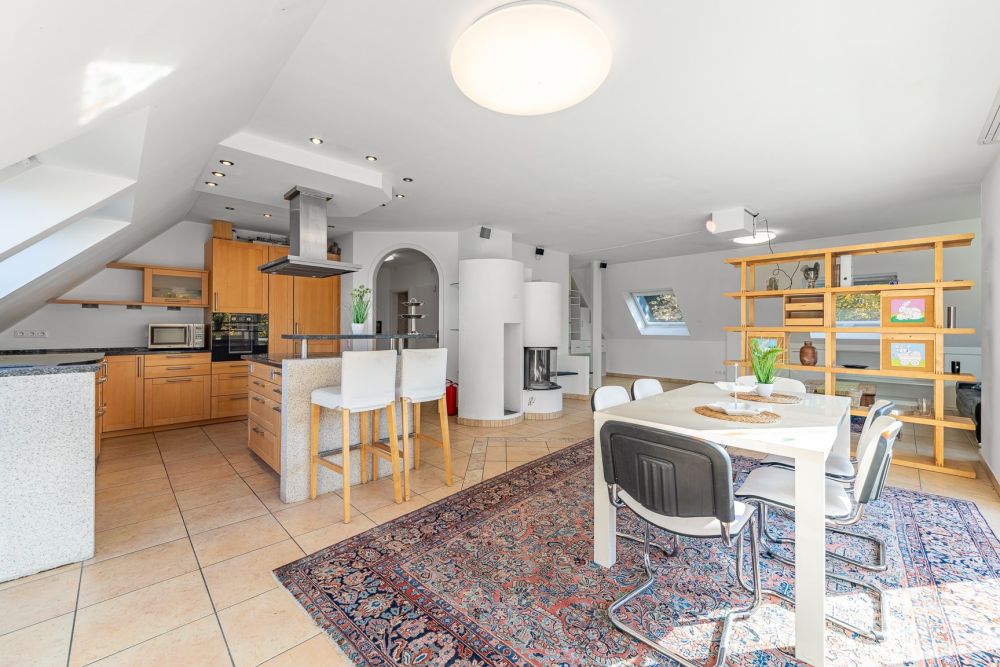 Zweifamilienhaus der Extraklasse - Hier lässt es sich gut leben und arbeiten