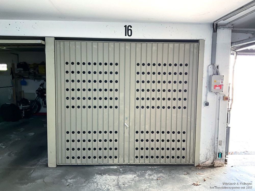 Renovierte 4-Zimmer-Wohnung 
mit 94 m² Wohnfläche, 
Balkon, Einbauküche & TG-Stellplatz