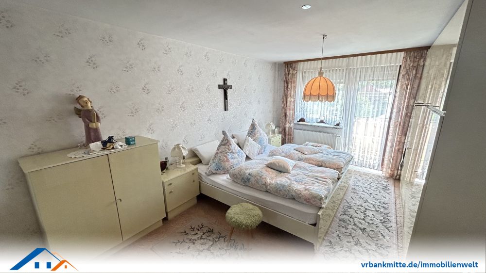 Gepflegtes Einfamilienhaus mit geräumiger Scheune und Garten