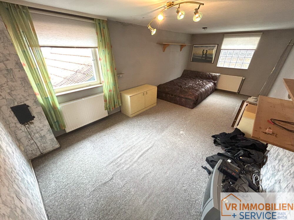 Wohnen & Leben auf dem Land: Großzügiges Wohnhaus mit Halle und Garten in 97633 Gollmuthhausen!