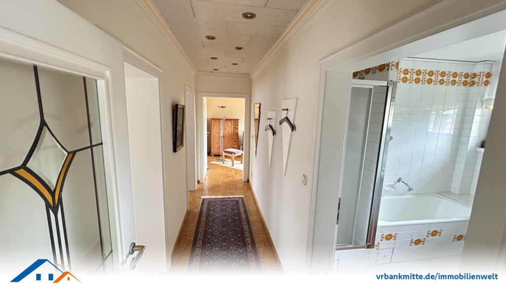 Charmantes Einfamilienhaus mit großem Grundstück, Garage und Blockhütte in Rüdershausen