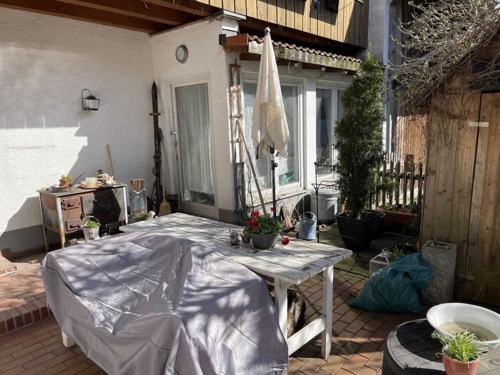 HISTORISCHE 4 ZIMMER-WOHNUNG IM ERDGESCHOSS