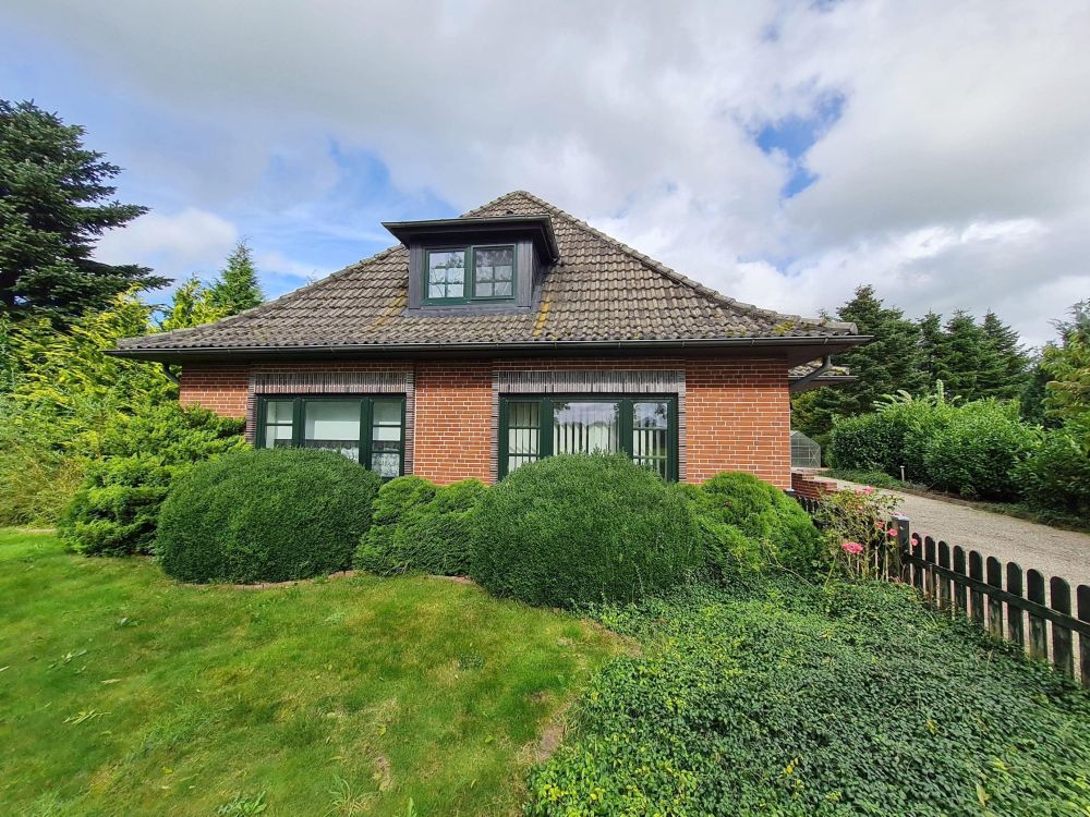 Großzügiges EFH samt liebevoll angelegtem, gepflegten Grundstück in Behrendorf