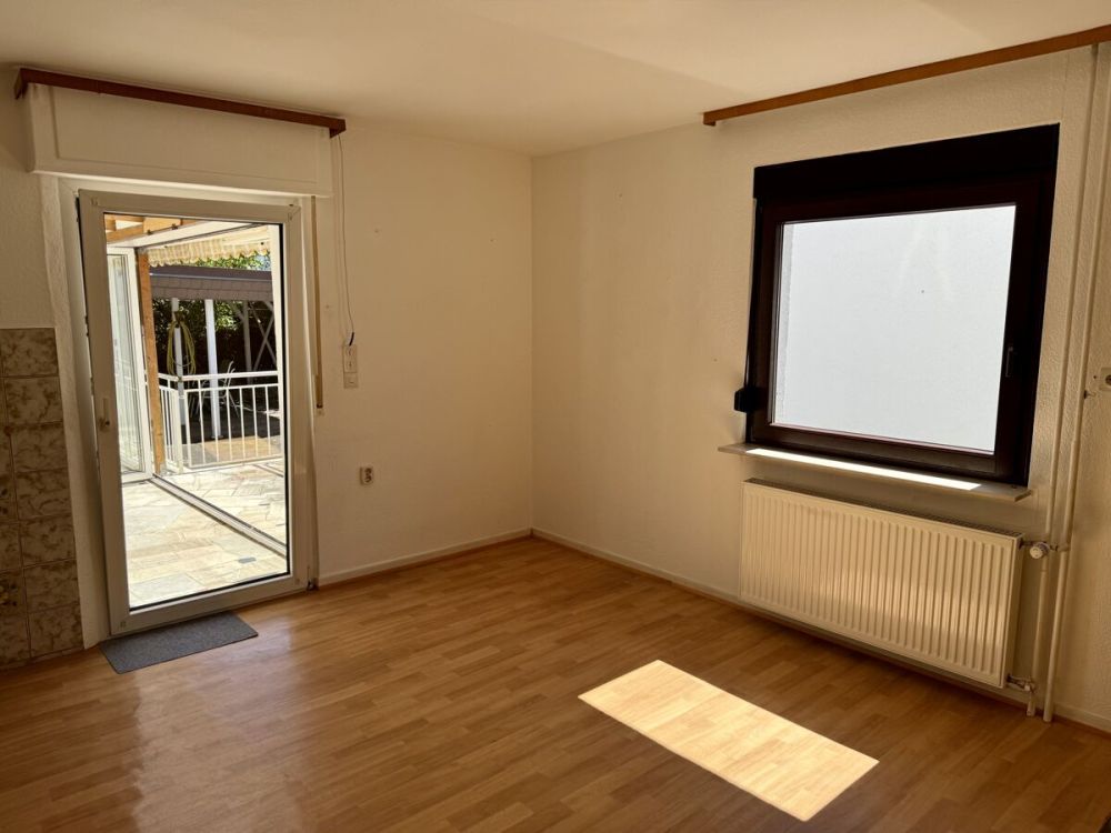 Ein- bis Zweifamilienhaus + Bauplatz