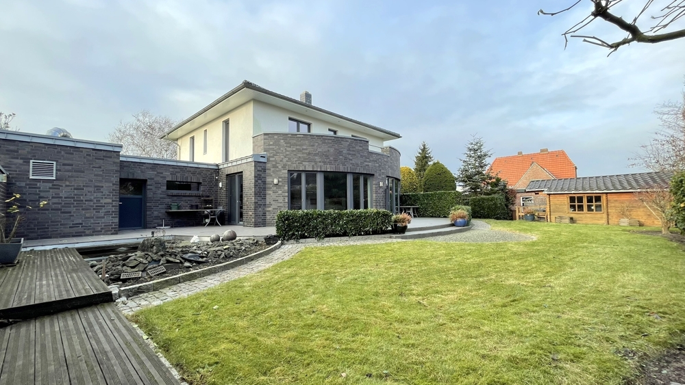 Gartenbereich mit Blick auf die Terrasse