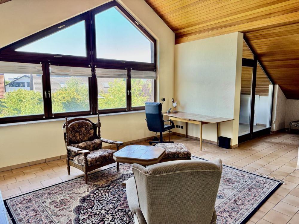 Freistehendes Einfamilienhaus in Traumlage
- Offen, großzügig und umgeben von Grün -