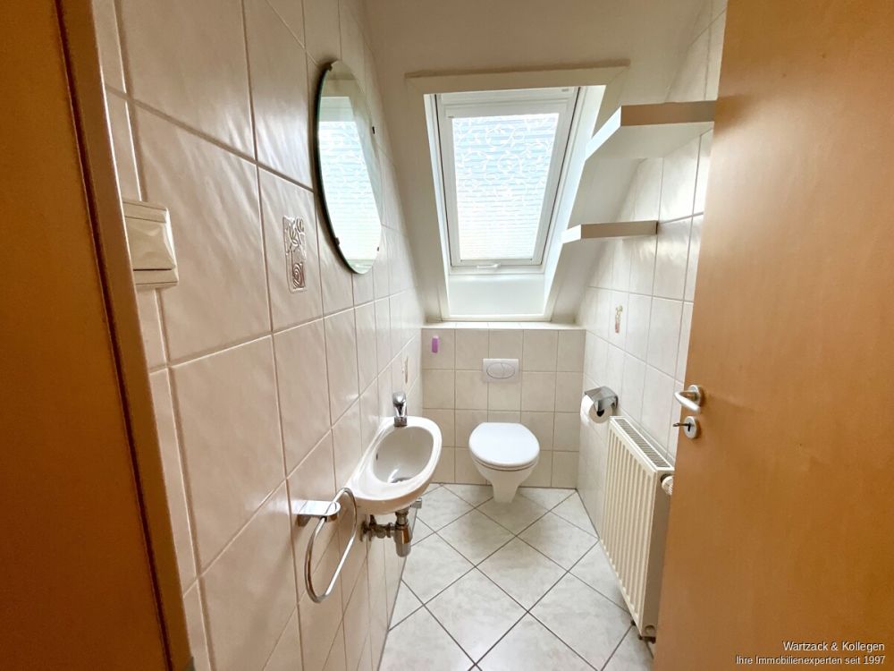 Komplett frei! 
Zweifamilienhaus mit zusätzlicher Einliegerwohnung im DG 
in Büchenbach