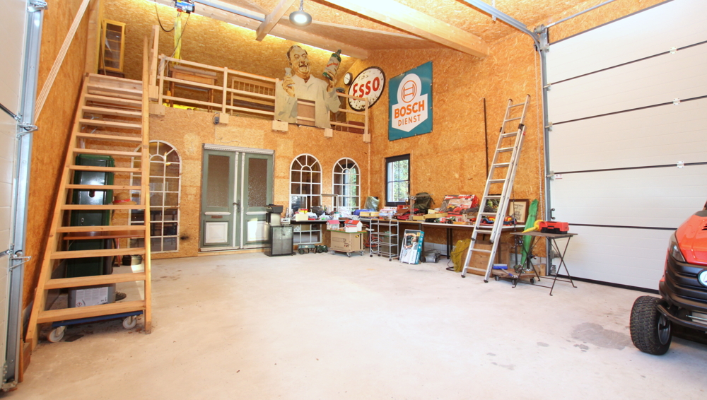 Charmantes Landhaus mit Nebengebäude und Parkgrundstück in idyllischer Wohnlage in Bad Zwischenahn