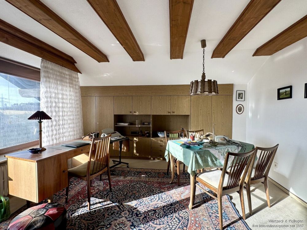 Wohn-/ Arbeitszimmer im DG