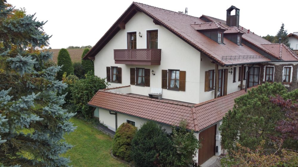 Naturidylle und Baukunst vereint: Stilvolles Wohnen in ruhiger Ortsrandlage