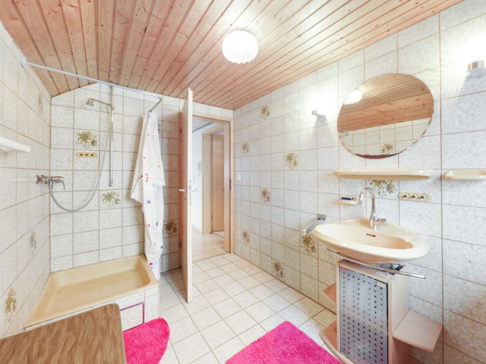 Ideal für die große Familie oder mehrere Generationen - Zweifamilienwohnhaus mit Nebengebäude in Windelsbach (20)