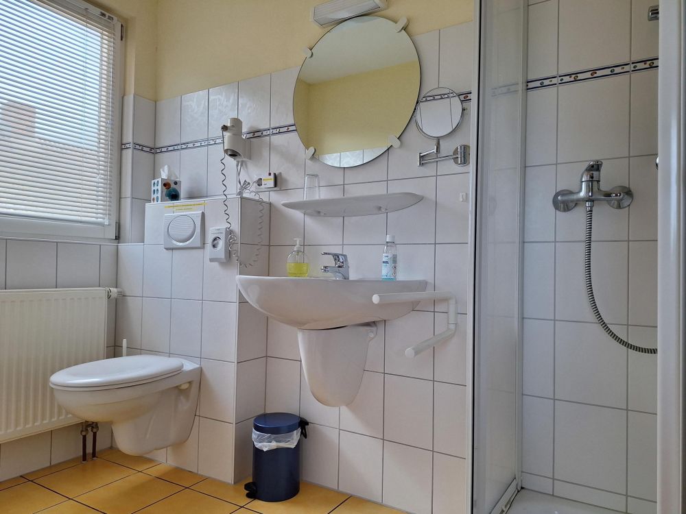 Zauberhaftes, naturnahes Wohnen und / oder Arbeiten unter Reet an der Ostsee