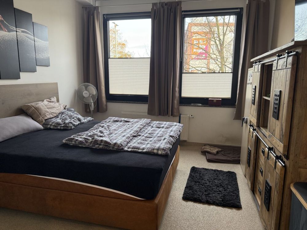 1.OG links Schlafzimmer