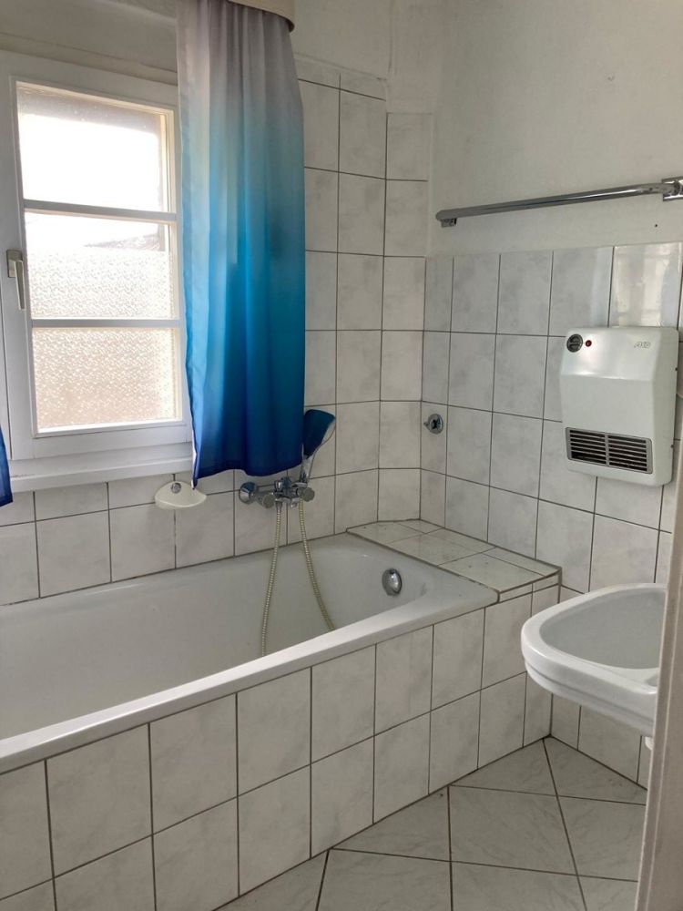 Renovierungsbedürftiges Fachwerkhaus mit Nebengebäude in Lindlar-Kapellensüng