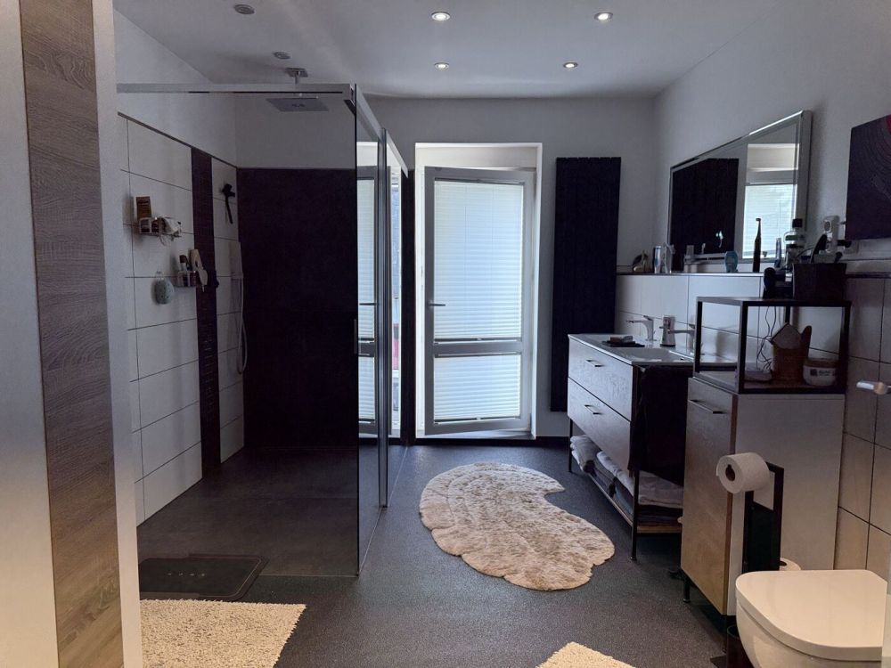 7 Parteienhaus mit schönem Innenhofgarten und Car-Ports in Duisburg Mittelmeiderich