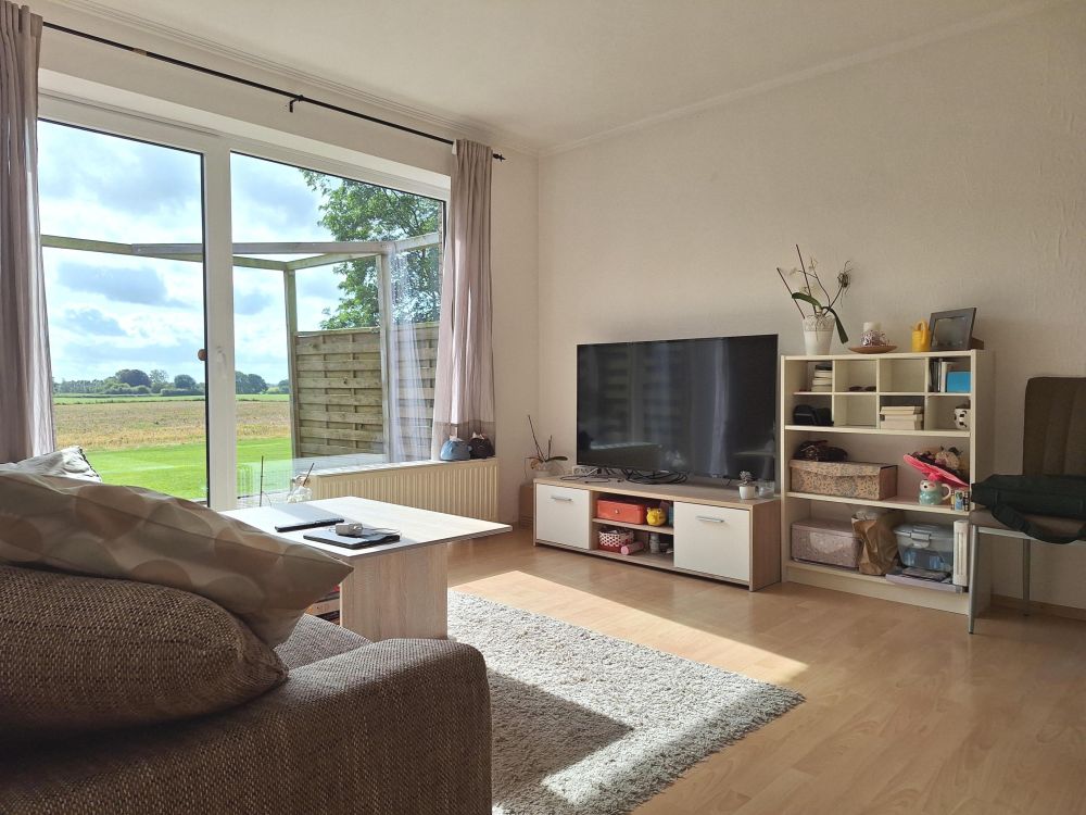 Idyllisch gelegenes Einfamilienhaus mit Einliegerwohnung in Feldrandlage