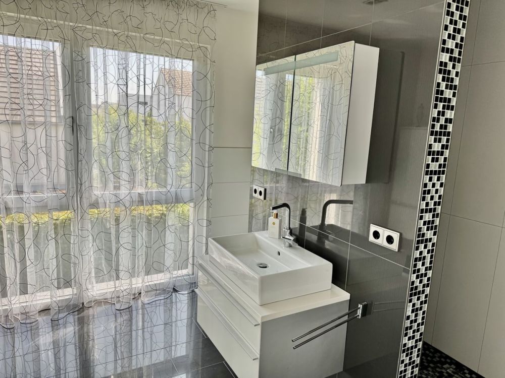 Exklusives Einfamilienhaus in erstklassiger Lage – 
stilvolles Wohnen auf höchstem Niveau