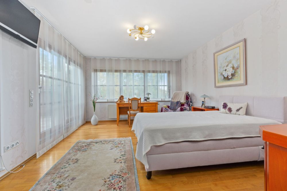 Einzigartiges Mehrgenerationenhaus inklusive traumhaftem Wellnessbereich auf weitläufigem Grundstück