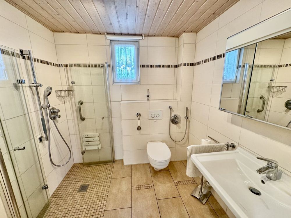 Ein- bis Zweifamilienhaus + Bauplatz