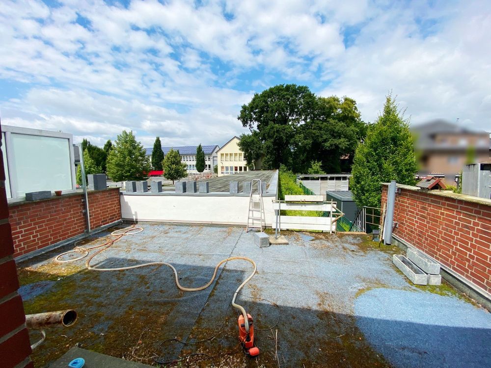 Balkon zur Wohnung OG
