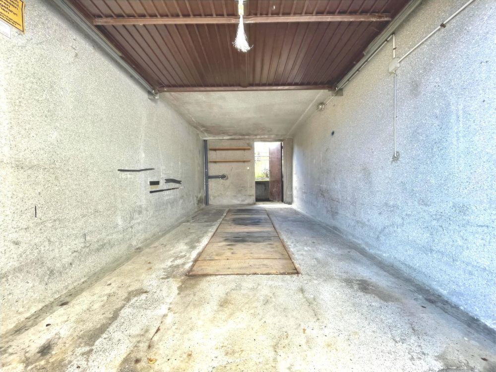 Garage mit Zugang zum Garten