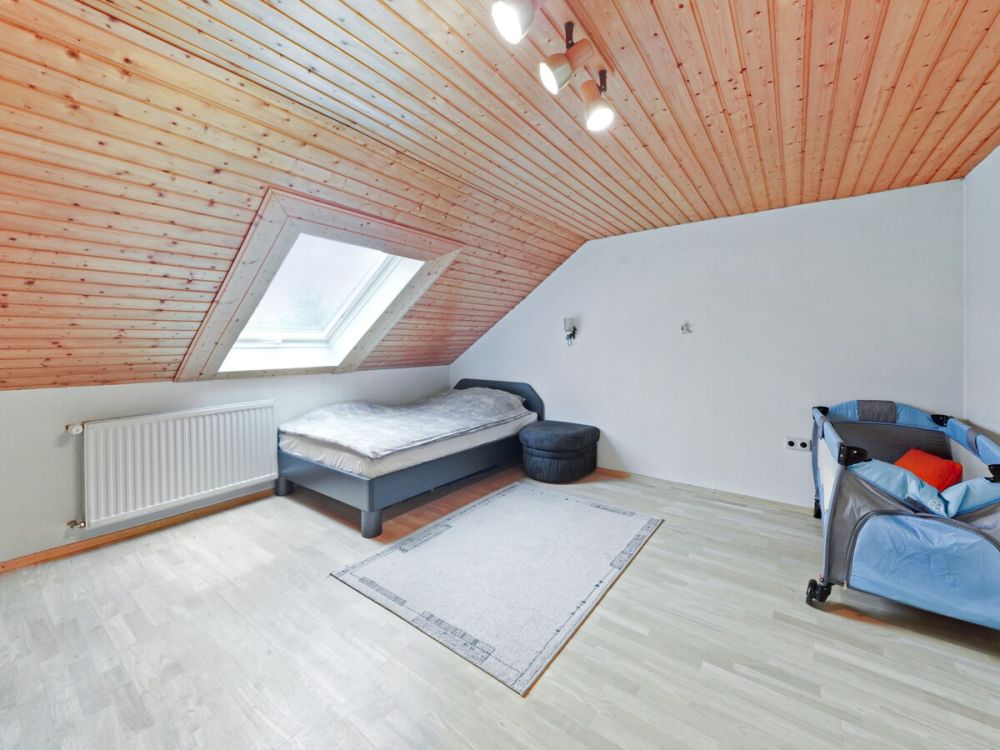 Ideal für die große Familie oder mehrere Generationen - Zweifamilienwohnhaus mit Nebengebäude in Windelsbach (21)