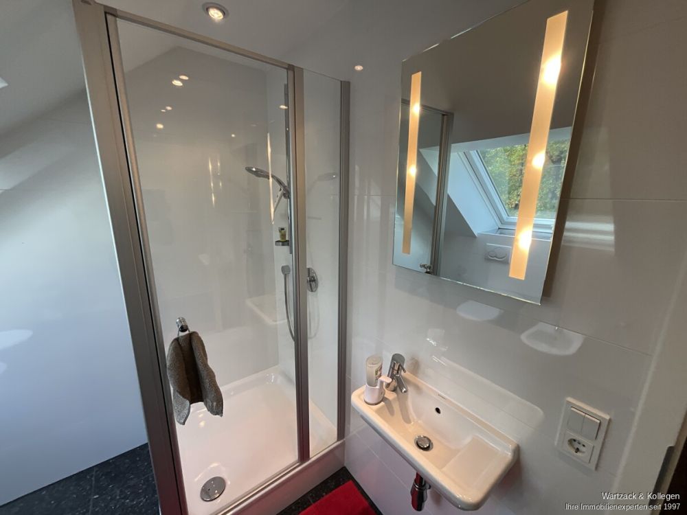 Hier können Sie sofort einziehen 
- viel Platz für die ganze Familie 
und vollständig modernisiert!