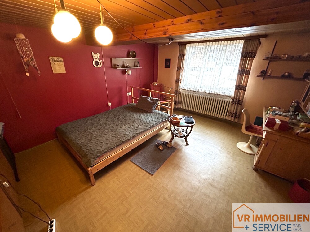 Haus mit Geschichte: Ehemaliger Dorfladen mit Wohnhaus und Nebengebäuden in 97645 Urspringen!