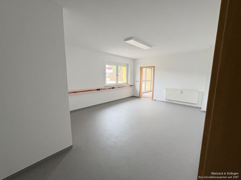 große renovierte Produktionshalle 
- zusätzliche Hallen- bzw. Büroflächen möglich