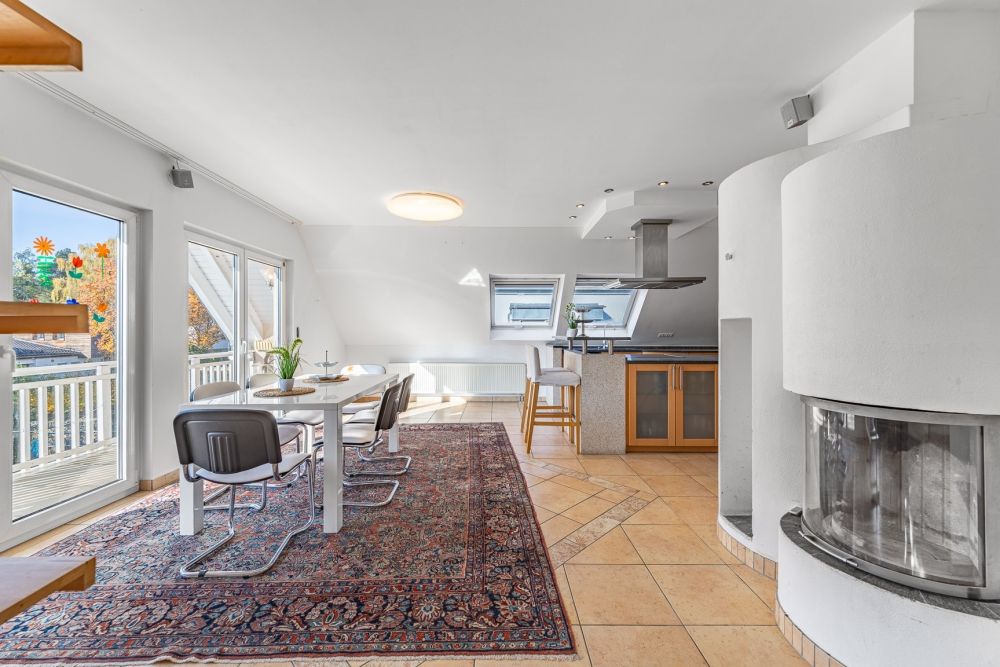 Zweifamilienhaus der Extraklasse - Hier lässt es sich gut leben und arbeiten