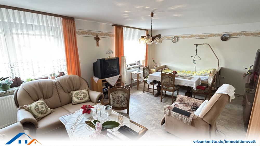 Gepflegtes Einfamilienhaus mit geräumiger Scheune und Garten