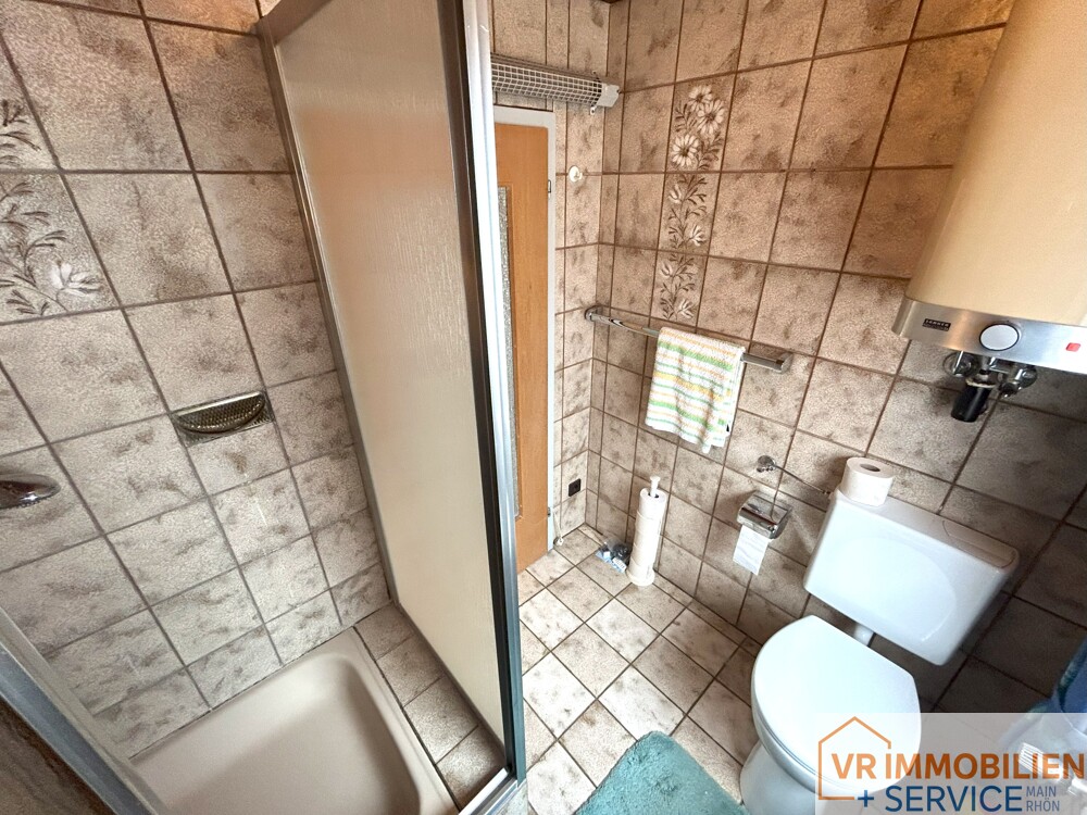 Wohnen & Leben auf dem Land: Großzügiges Wohnhaus mit Halle und Garten in 97633 Gollmuthhausen!