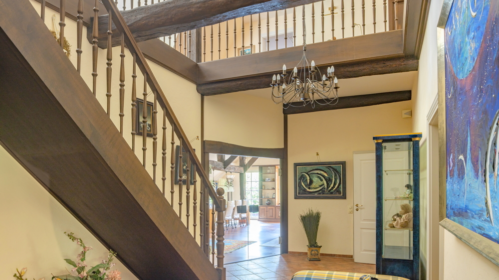 Reetdach-Anwesen mit Sommer-Gästehaus, Garage und Parkgrundstück / nur ca. 600 m zum Zw´ahner Meer