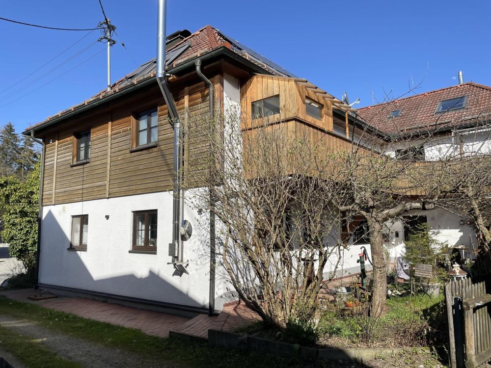 HISTORISCHE 4 ZIMMER-WOHNUNG IM ERDGESCHOSS