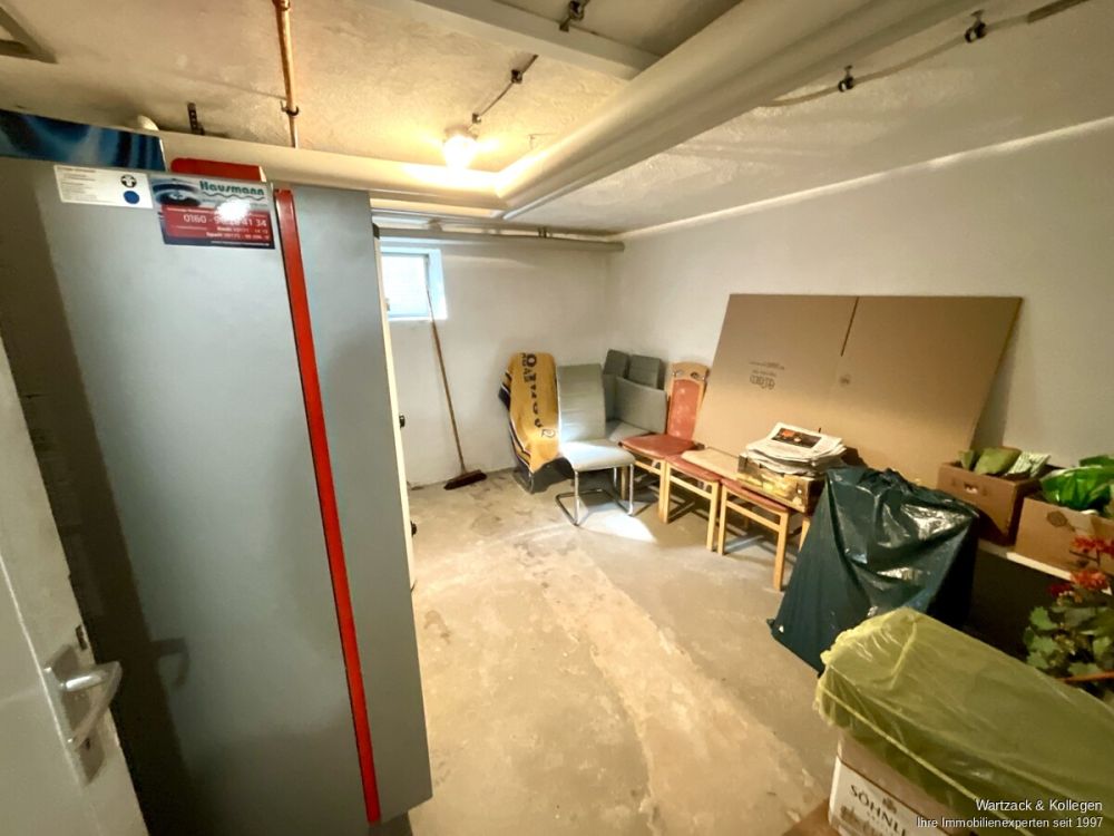 Komplett frei! 
Zweifamilienhaus mit zusätzlicher Einliegerwohnung im DG 
in Büchenbach